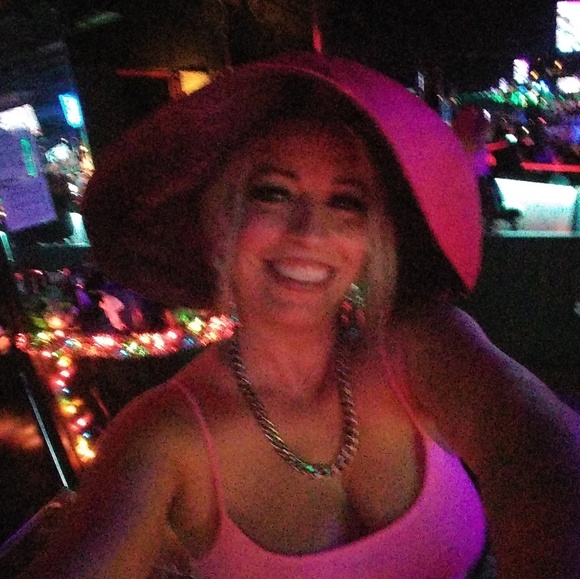 Meet the Recommended Posher! Cassandra - Picture 10 of 16